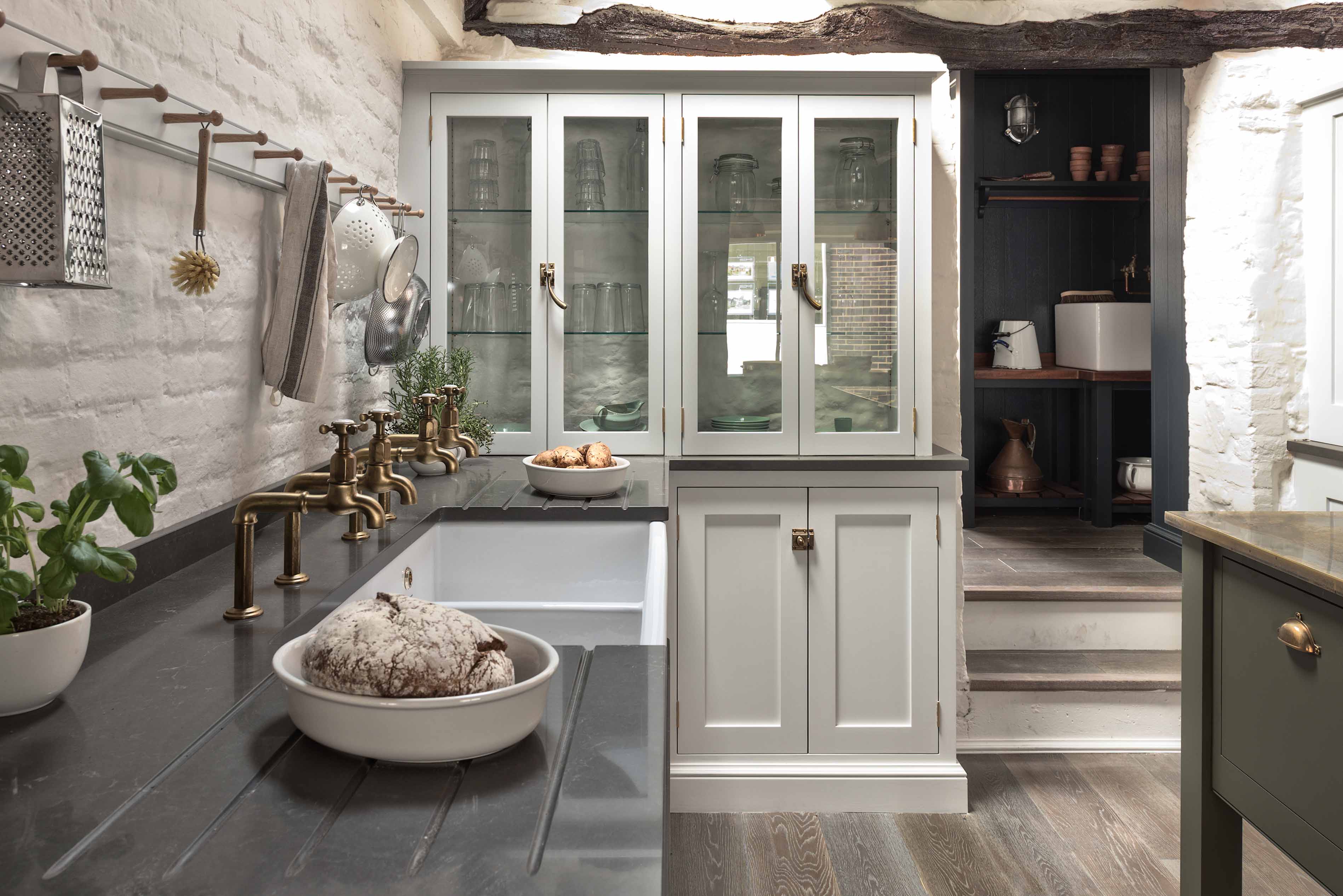 Traditional country shaker style bespoke kitchen mylands armac martin perrin and rowe copper brass quartz marble Midhurst West Sussex