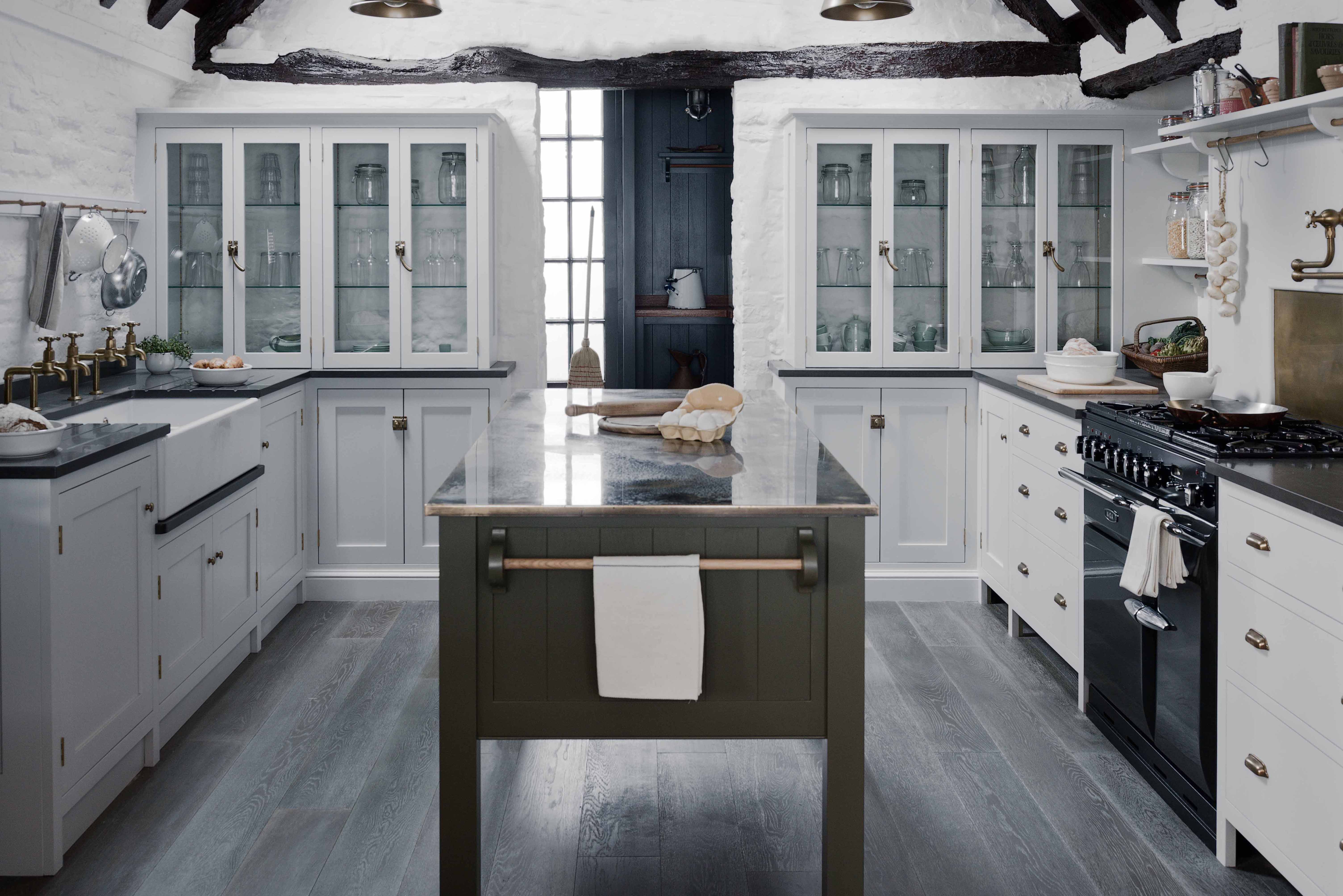 Traditional country shaker style bespoke kitchen mylands aga armac martin perrin and rowe copper brass tops midhurst