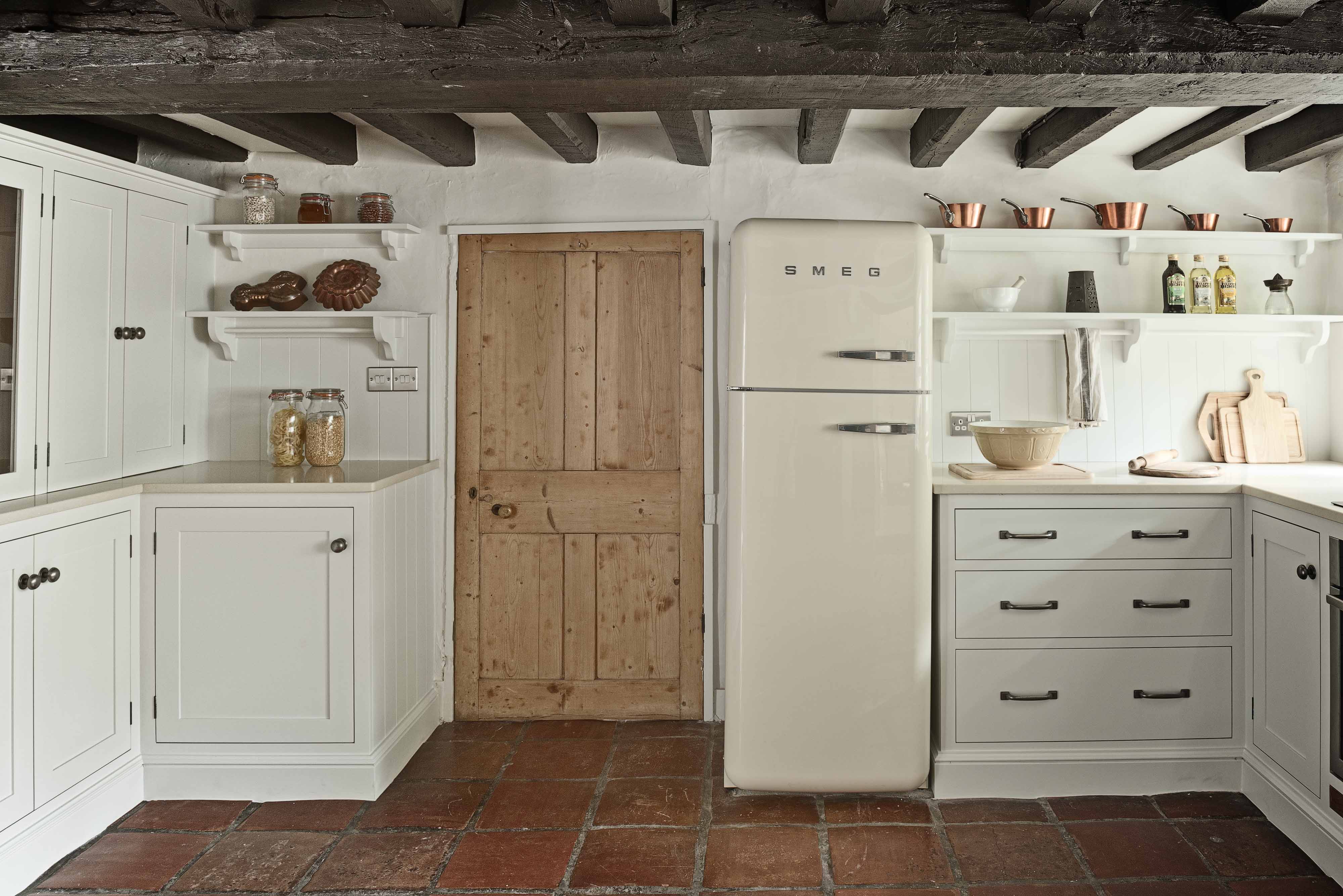 Traditional country shaker style bespoke kitchen wimborne white smeg armac martin copper winchester hampshire