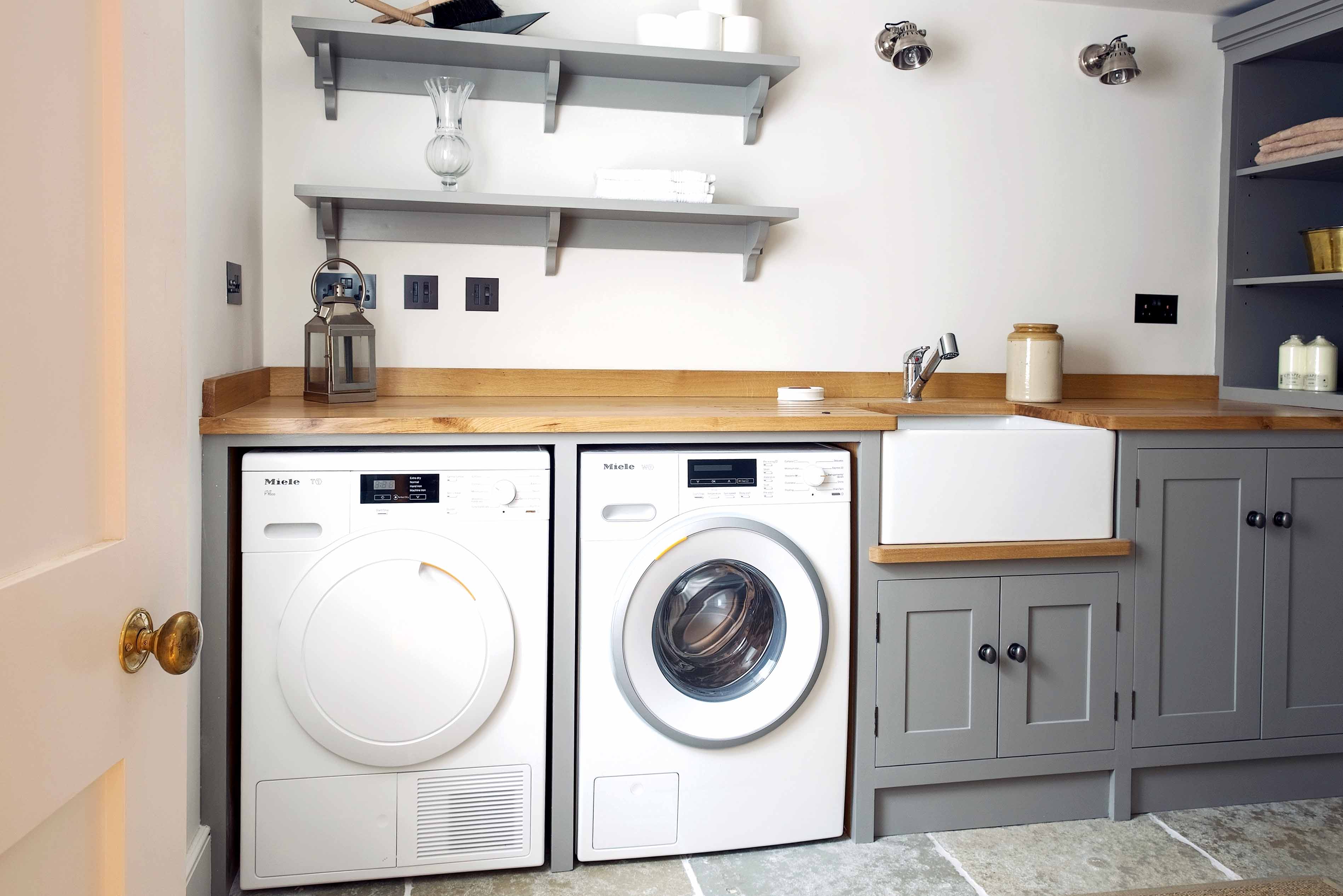 004. Bespoke utility laundry room in shaker style Mylands Farrow and Ball Clothes airer sheilas maid near Petersfield, Hampshire