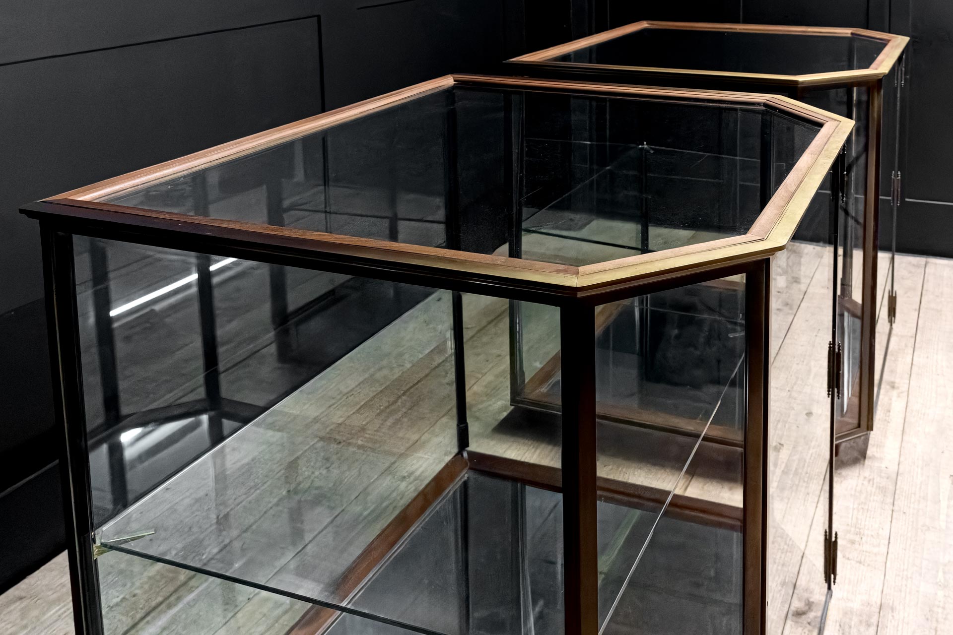 1920's pair antique vintage mitre cornered cabinets 360 degree glazing retail shop bar counter display restaurant coffee showcase Bronzed brass  mahogany mirrored base
